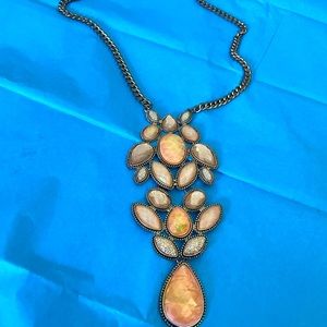 Beautiful sparkly beige and ivory necklace.